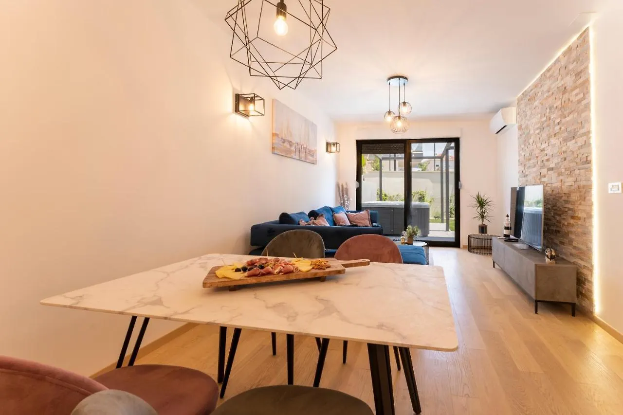 Lu Apartments Сплит